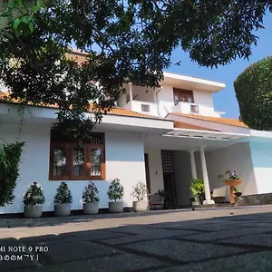 https://suriya-arana.negombohotels.net